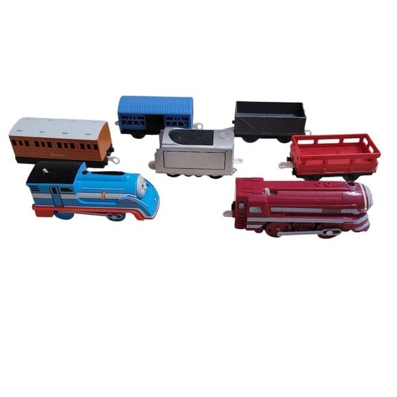 Bundle of battery operated thomas the train cars - Picture 1 of 8
